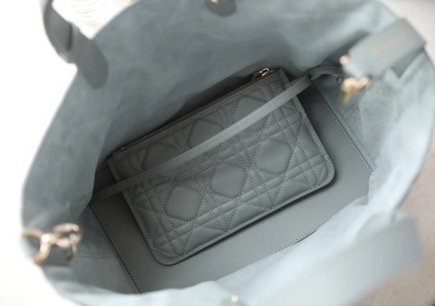 DIOR 미디엄 DIOR TOUJOURS 백 스톤 그레이매크로 까나쥬 송아지 가죽 M2821OSHJ