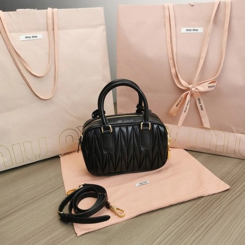 Miu Miu Arcadie 마틀라세 나파 가죽 백 5BB123 블랙 M1