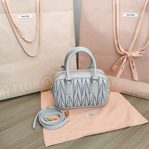 Miu Miu Arcadie 마틀라세 나파 가죽 백 5BB123 콘플라워 M1