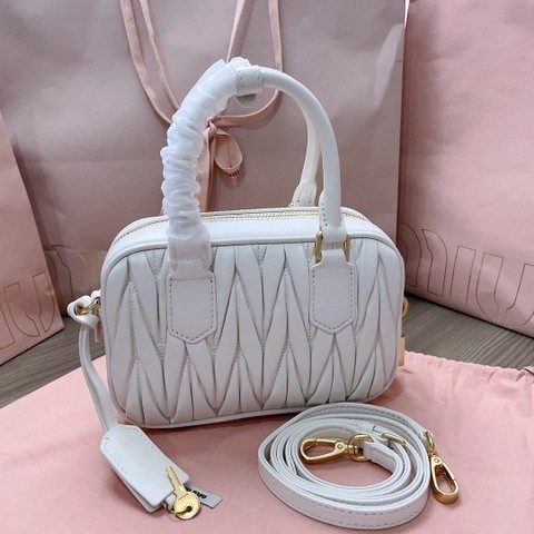Miu Miu Arcadie 마틀라세 나파 가죽 백 5BB123 화이트 M1