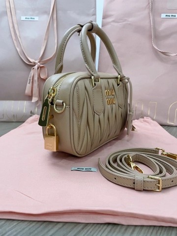 Miu Miu Arcadie 마틀라세 나파 가죽 백 5BB123 샌드 베이지 M1