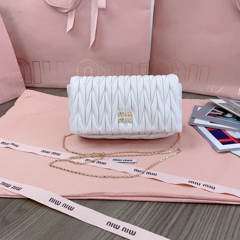 Miu Miu 5BP086 Matelassé 나파 가죽 미니 백 화이트 M1