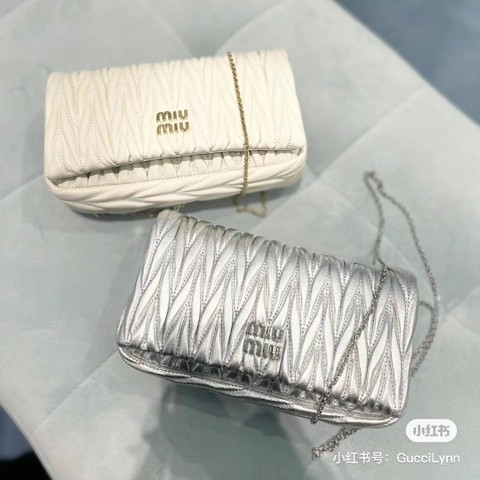 Miu Miu 5BP086 Matelassé 나파 가죽 미니 백 화이트 M1