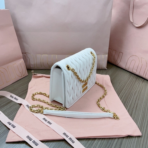 Miu Miu 5BP065 마테라세 나파 가죽 미니 백 샌드 화이트 M1