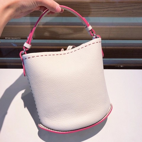 Delvaux 배터리 미니 버킷 Surpiquéen Taurillon Soft AA0607ATT0ADNDO
