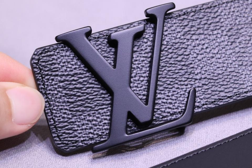 루이비통 M0213T LV 이니셜 40mm 리버서블 벨트 그래파이트