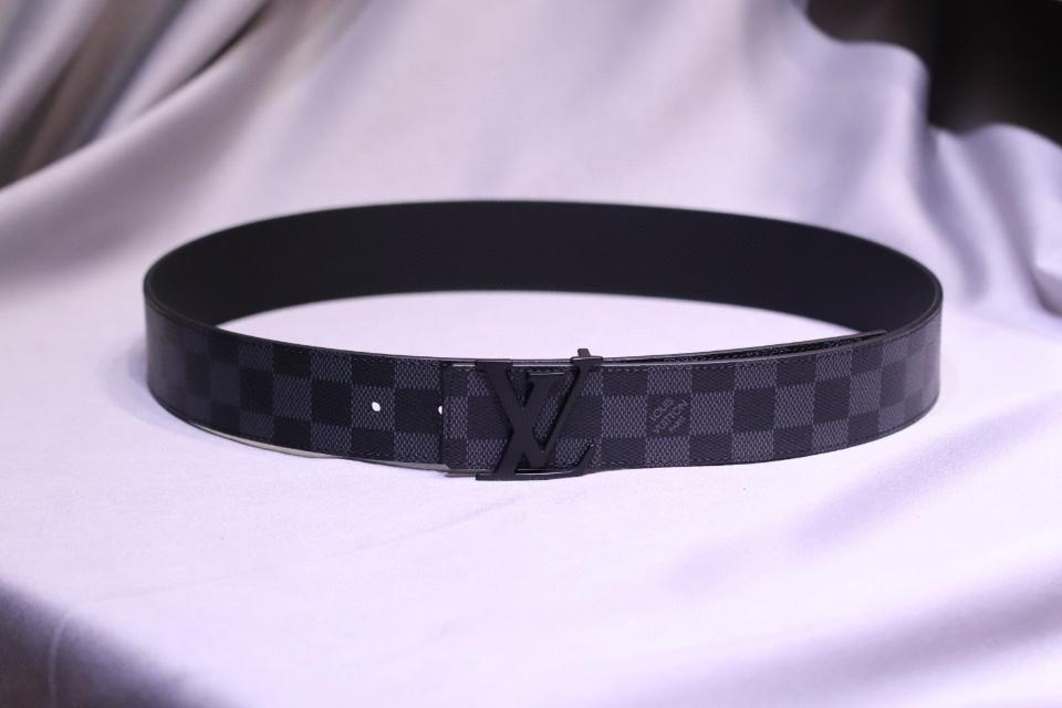 루이비통 M0213T LV 이니셜 40mm 리버서블 벨트 그래파이트