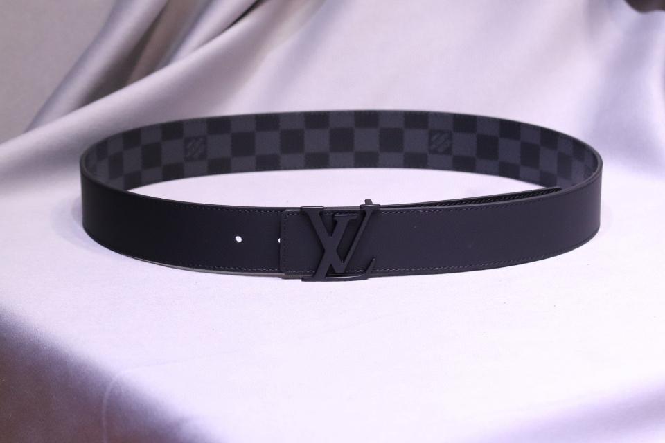 루이비통 M0213T LV 이니셜 40mm 리버서블 벨트 그래파이트