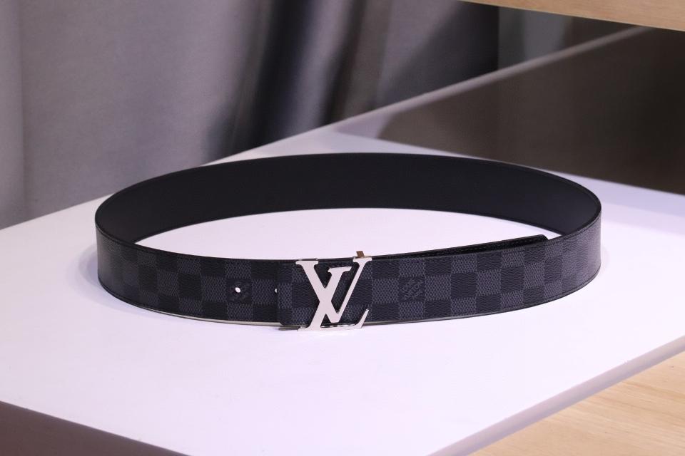 루이비통 M0213V LV 이니셜 40mm 리버서블 벨트