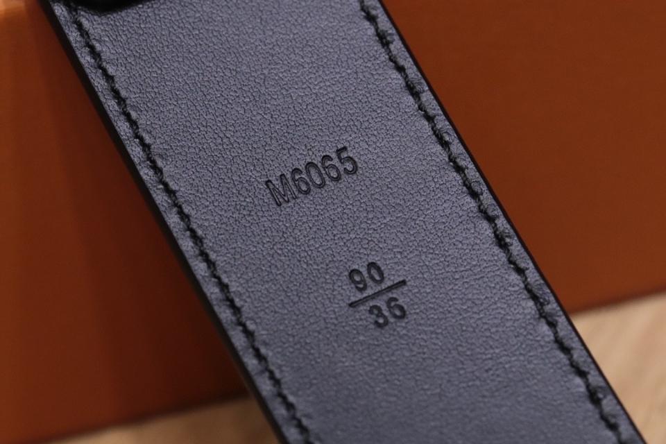 루이비통 M6065 시그니처 퐁네프 벨트 블랙 그레인드 송아지 가죽